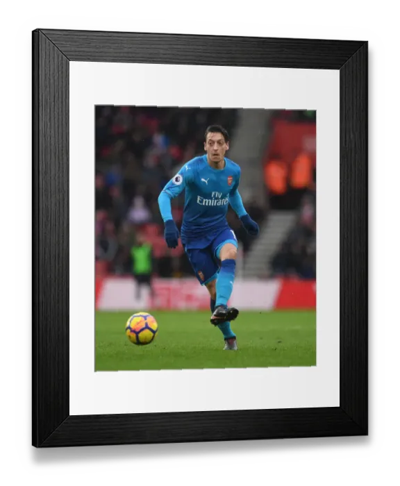 Framed Print : Mesut Ozil in Action: Southampton vs. Arsenal, Premier League 2017-18
