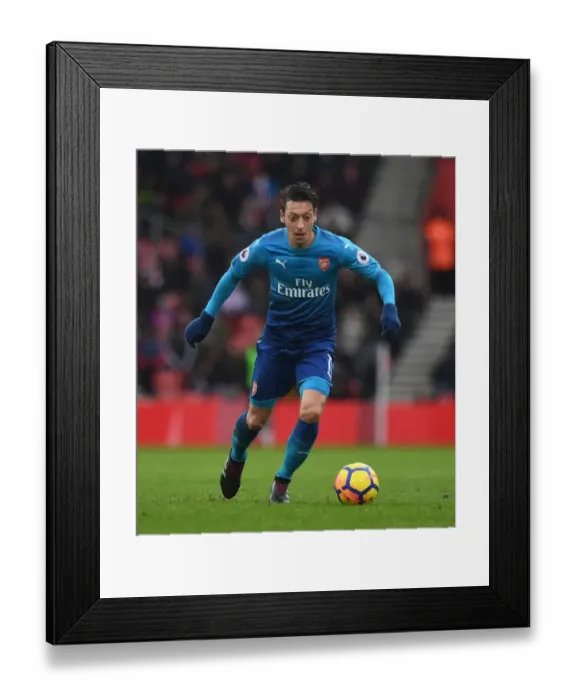 Framed Print : Mesut Ozil in Action: Southampton vs Arsenal, Premier League 2017-18