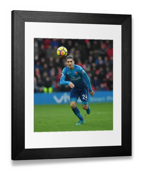Framed Print : Hector Bellerin in Action: Southampton vs Arsenal, Premier League 2017-18
