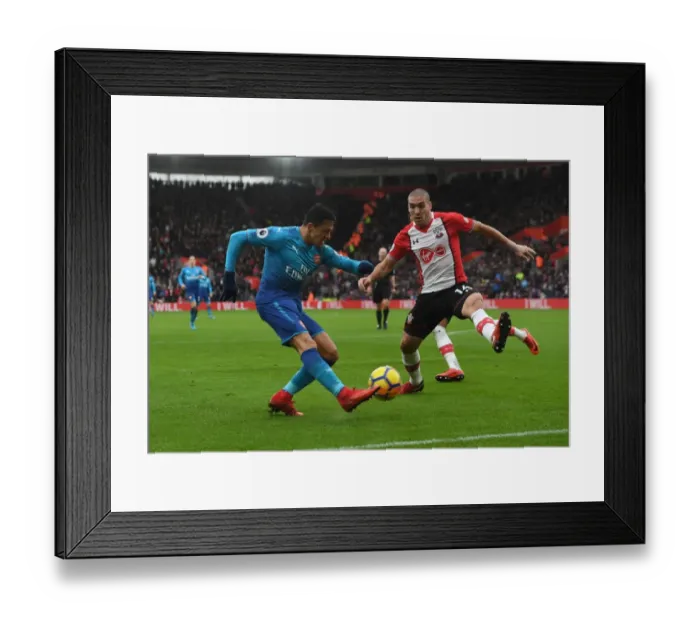 Framed Print : Clash of Titans: Sanchez vs. Romeu - Southampton vs. Arsenal, Premier League 2017-18 Framed Print : Clash of Titans: Sanchez vs. Romeu - Southampton vs. Arsenal, Premier League 2017-18