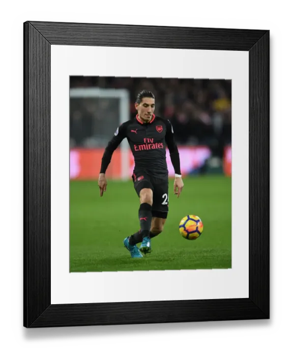 Framed Print : Hector Bellerin in Action: Arsenal vs West Ham United, Premier League 2017-18 Framed Print : Hector Bellerin in Action: Arsenal vs West Ham United, Premier League 2017-18
