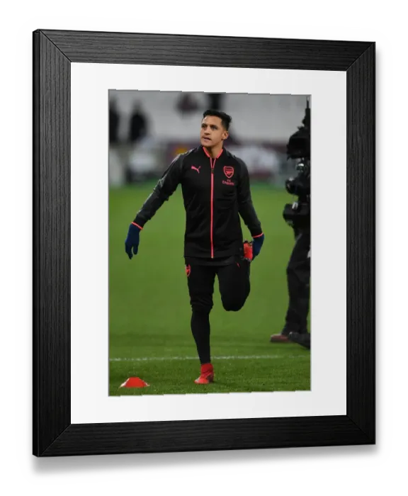 Framed Print : Arsenal's Alexis Sanchez Gears Up for West Ham Clash (2017-18) Framed Print : Arsenal's Alexis Sanchez Gears Up for West Ham Clash (2017-18)