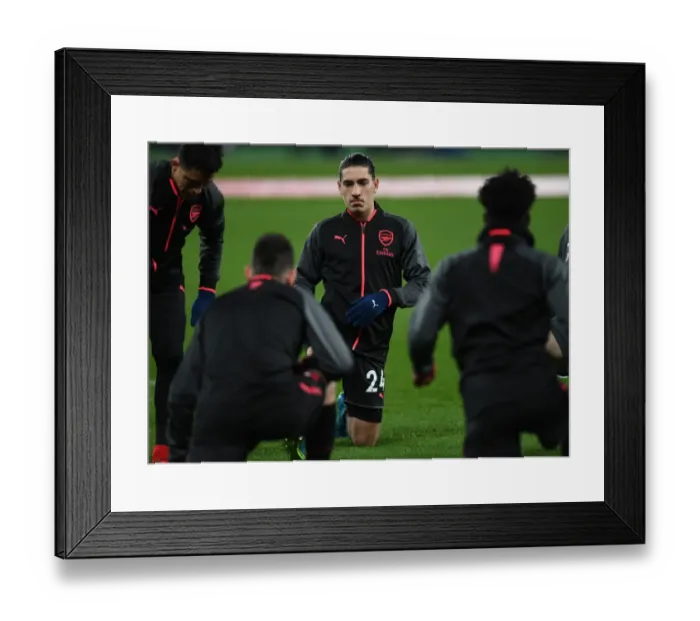 Framed Print : Hector Bellerin Gears Up: West Ham United vs Arsenal, Premier League 2017-18