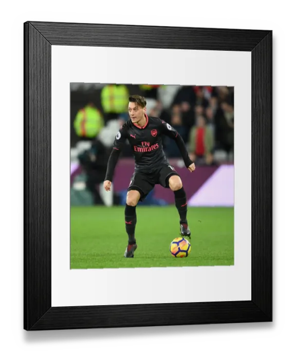 Framed Print : Mesut Ozil in Action: West Ham United vs. Arsenal, Premier League 2017-18 Framed Print : Mesut Ozil in Action: West Ham United vs. Arsenal, Premier League 2017-18