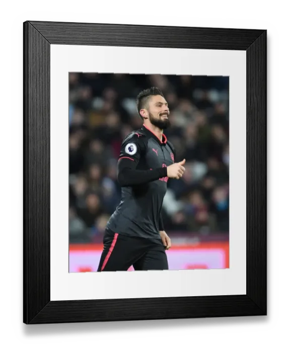 Framed Print : Giroud in Action: West Ham United vs. Arsenal, Premier League 2017-18