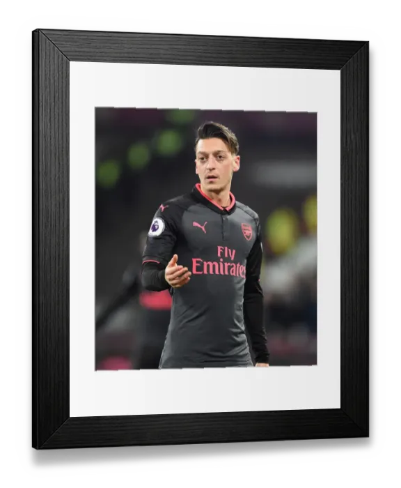 Framed Print : Mesut Ozil in Action: Arsenal vs. West Ham United (2017-18) Framed Print : Mesut Ozil in Action: Arsenal vs. West Ham United (2017-18)
