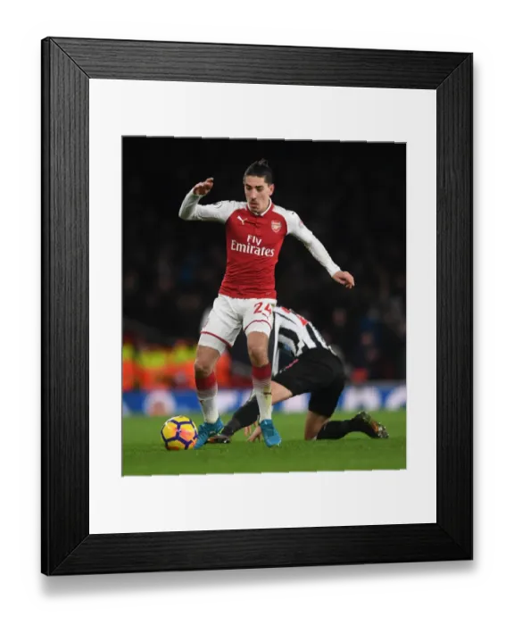 Framed Print : Hector Bellerin in Action: Arsenal vs Newcastle United, Premier League 2017-18