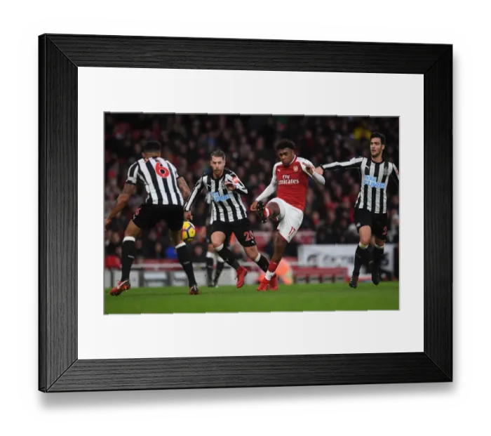 Framed Print : Arsenal's Iwobi Faces Off Against Newcastle's Merino and Lejeune Framed Print : Arsenal's Iwobi Faces Off Against Newcastle's Merino and Lejeune