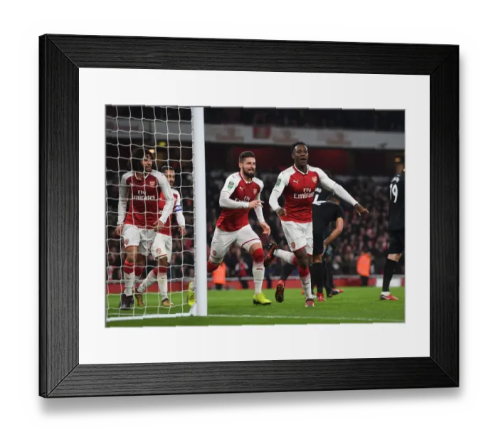 Framed Print : Arsenal's Welbeck and Giroud: Celebrating a Goal in Carabao Cup Quarterfinal vs West Ham United