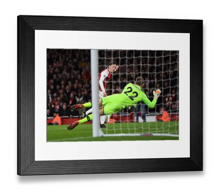 Framed Print : Mesut Ozil Scores Arsenal's Third Goal Against Liverpool (2017-18) Framed Print : Mesut Ozil Scores Arsenal's Third Goal Against Liverpool (2017-18)