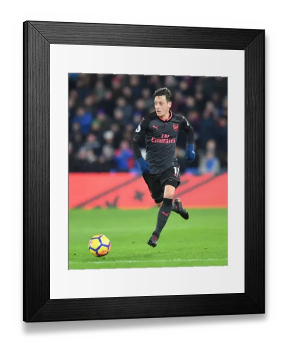 Framed Print : Mesut Ozil in Action: Arsenal vs Crystal Palace, Premier League 2017-18