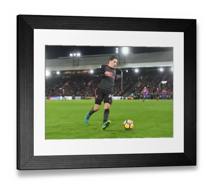 Framed Print : Hector Bellerin in Action: Arsenal vs. Crystal Palace, Premier League 2017-18 Framed Print : Hector Bellerin in Action: Arsenal vs. Crystal Palace, Premier League 2017-18