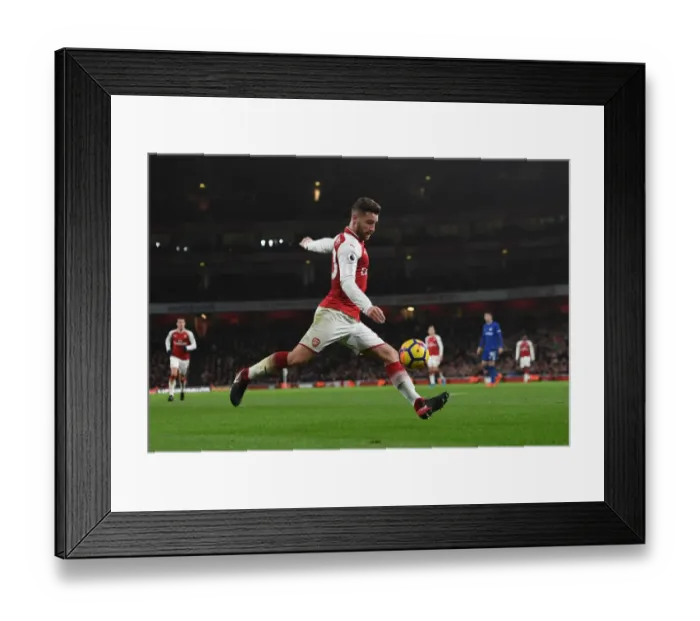 Framed Print : Shkodran Mustafi Focuses in Arsenal-Chelsea Clash (Arsenal v Chelsea 2017-18)