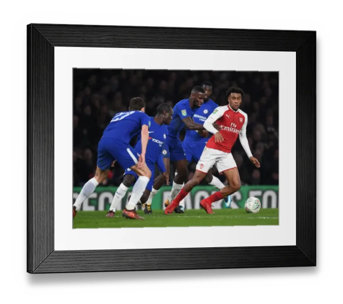 Framed Print : Arsenal's Alex Iwobi Clashes with Chelsea's Rudiger and Kante in Carabao Cup Semi-Final