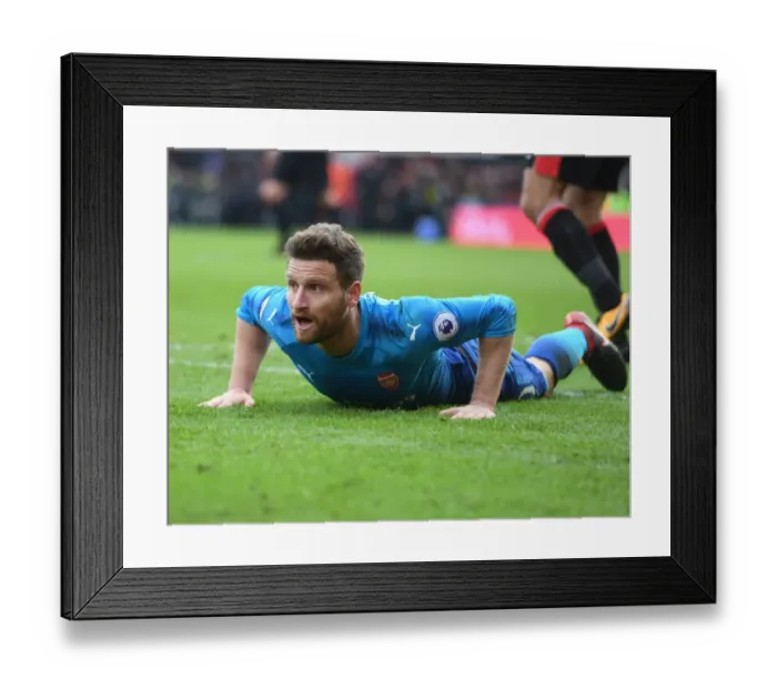 Framed Print : Shkodran Mustafi: Focused on the Ball at AFC Bournemouth vs Arsenal (2017-18) Framed Print : Shkodran Mustafi: Focused on the Ball at AFC Bournemouth vs Arsenal (2017-18)