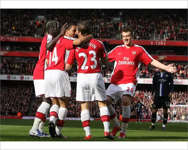 Andrey Arshavin celebrates the 1st Arsenal goal with Theo Walcott