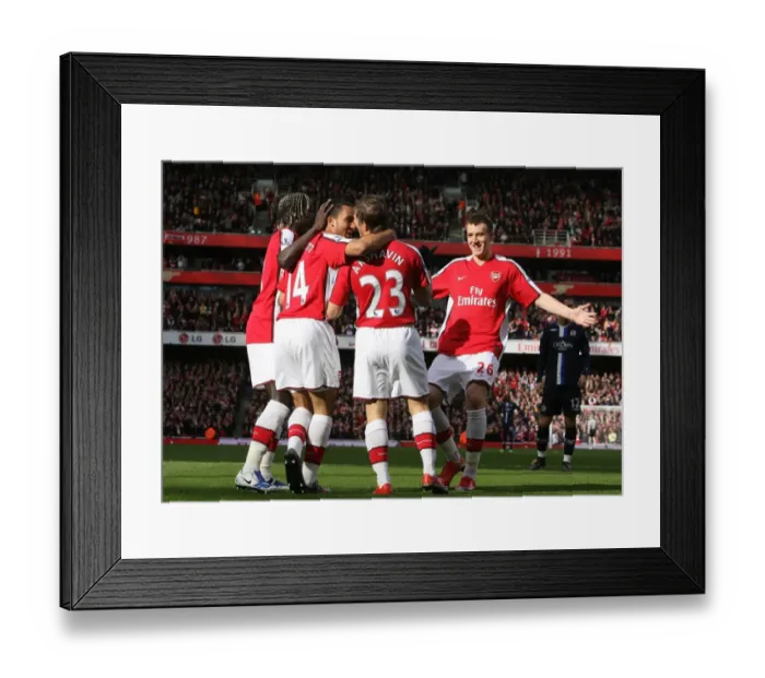 Framed Print : Andrey Arshavin celebrates the 1st Arsenal goal with Theo Walcott