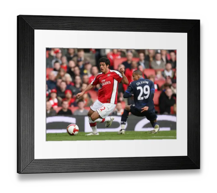 Framed Print : Carlos Vela (Arsenal) Martin Olsson (Blackburn) Framed Print : Carlos Vela (Arsenal) Martin Olsson (Blackburn)