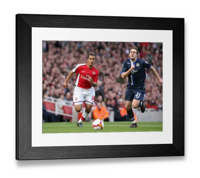 Framed Print : Theo Walcott (Arsenal) Gael Givet (Blackburn) Framed Print : Theo Walcott (Arsenal) Gael Givet (Blackburn)