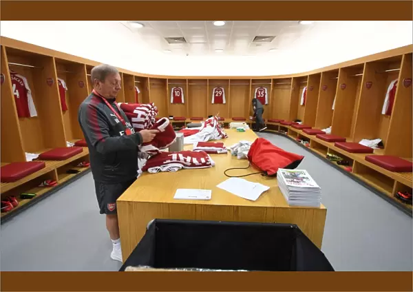 Arsenal Kit Preparation: Vic and Paul Akers before Arsenal vs Crystal Palace (Premier League, 2018)