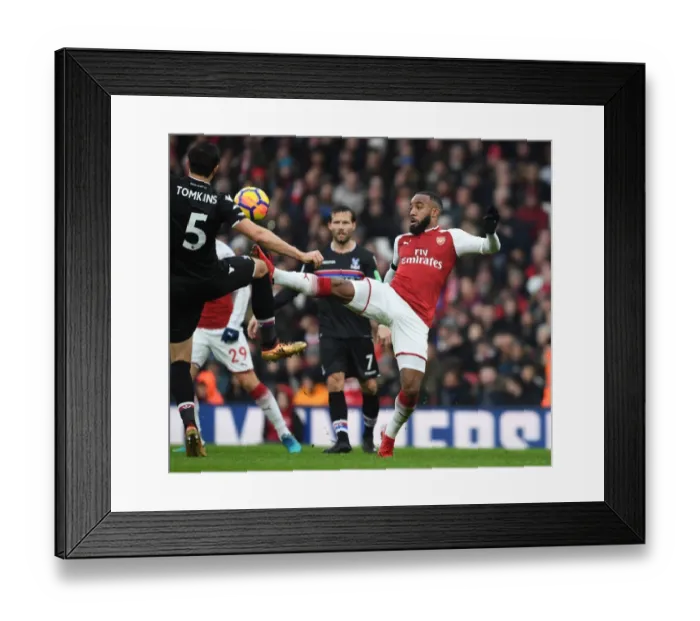 Framed Print : Alex Lacazette in Action: Arsenal vs Crystal Palace, Premier League 2017-18