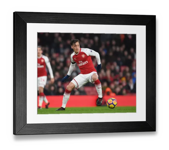 Framed Print : Mesut Ozil in Action: Arsenal vs Crystal Palace, Premier League 2017-18
