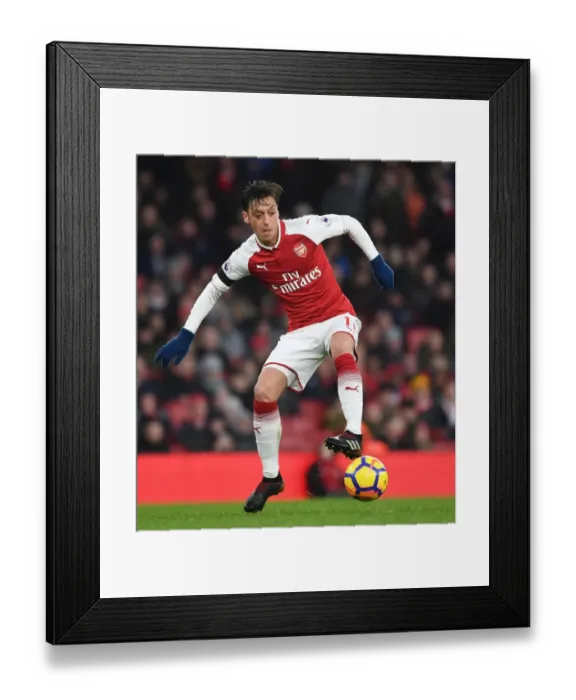 Framed Print : Mesut Ozil in Action: Arsenal vs Crystal Palace, Premier League 2017-18