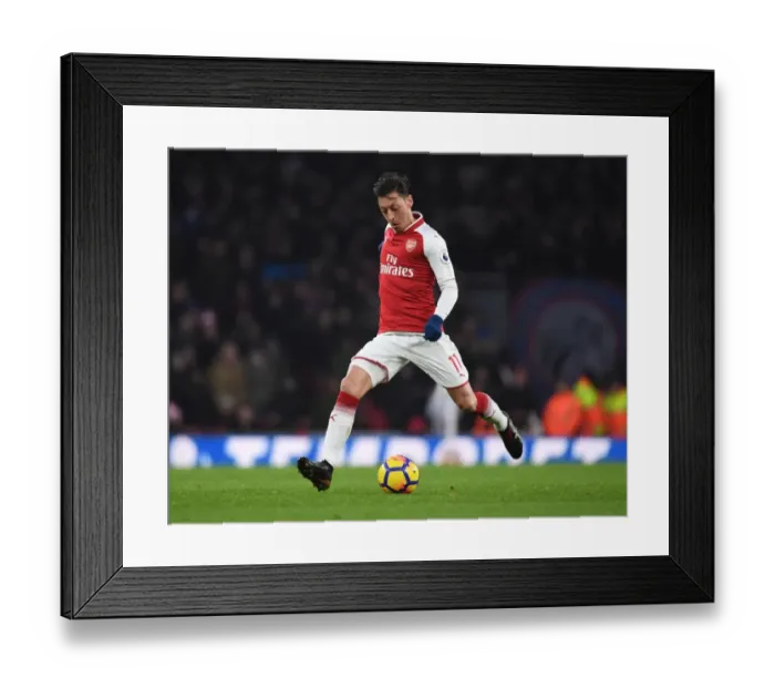 Framed Print : Mesut Ozil in Action: Arsenal vs Crystal Palace, Premier League 2017-18