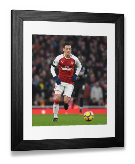 Framed Print : Mesut Ozil in Action: Arsenal vs Crystal Palace, Premier League 2017-18