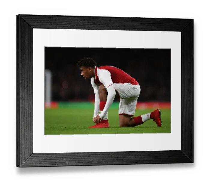 Framed Print : Arsenal's Alex Iwobi in Action against Chelsea in Carabao Cup Semi-Final Framed Print : Arsenal's Alex Iwobi in Action against Chelsea in Carabao Cup Semi-Final