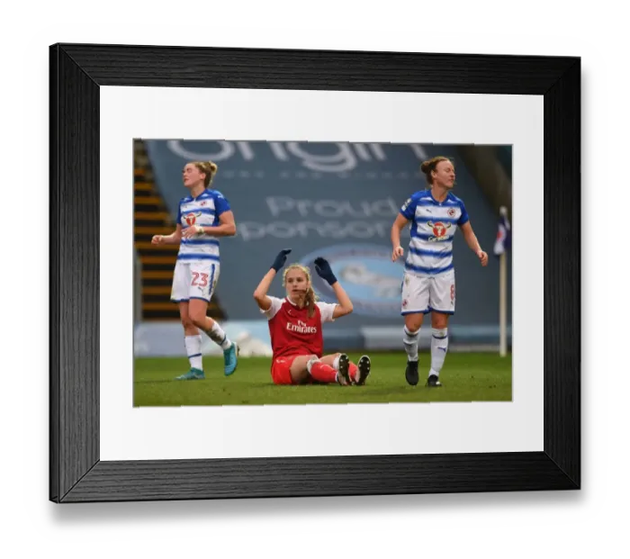 Framed Print : Vivianne Miedema's Close Call: A Moment of Frustration in the WSL Clash Between Reading and Arsenal