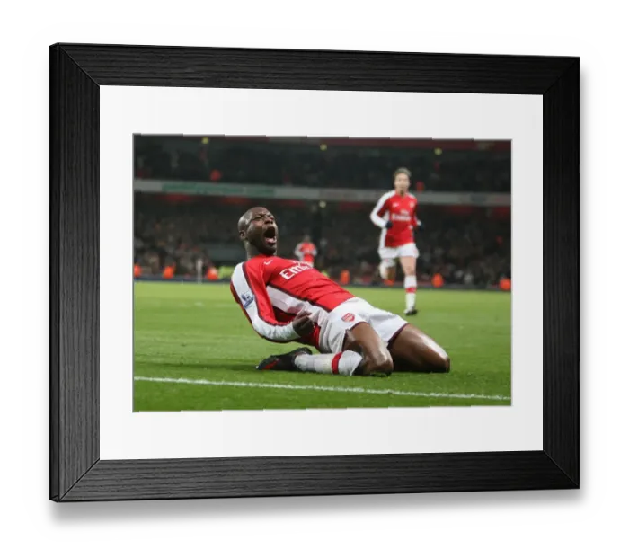 Framed Print : Thrilling FA Cup Moment: Gallas's Game-Changing Goal for Arsenal (2-1) vs. Hull City