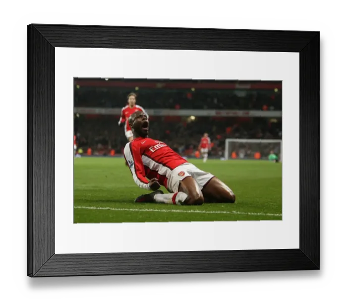 Framed Print : Thrilling FA Cup Moment: William Gallas's Game-Changing Goal for Arsenal (2-1) vs. Hull City