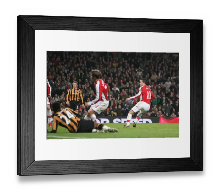 Framed Print : Robin van Persie shoos past Hull City goalkeeper Boaz Framed Print : Robin van Persie shoos past Hull City goalkeeper Boaz
