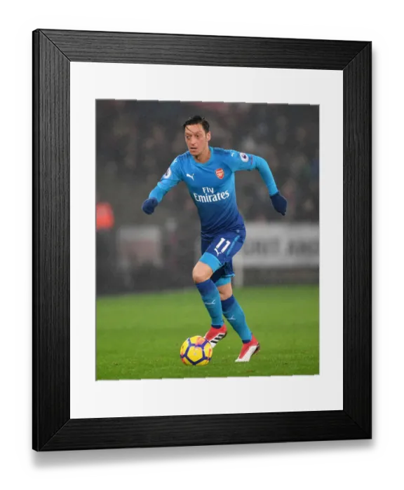 Framed Print : Mesut Ozil in Action: Swansea City vs Arsenal, Premier League 2017-18 Framed Print : Mesut Ozil in Action: Swansea City vs Arsenal, Premier League 2017-18