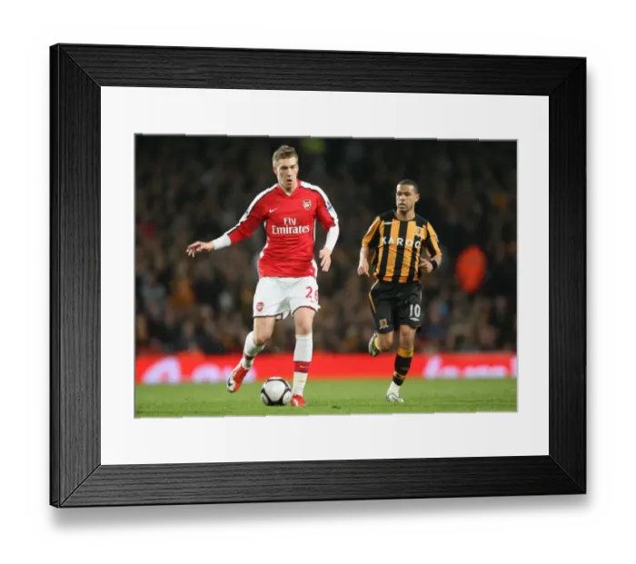 Framed Print : Nicklas Bendtner (Arsenal) Geovanni (Hull City) Framed Print : Nicklas Bendtner (Arsenal) Geovanni (Hull City)