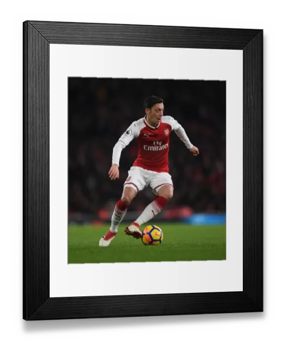 Framed Print : Mesut Ozil in Action: Arsenal vs Everton, Premier League 2017-18
