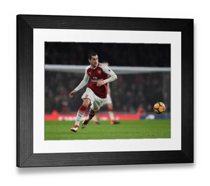 Framed Print : Arsenal's Mkhitaryan Shines in Arsenal v Everton Premier League Clash