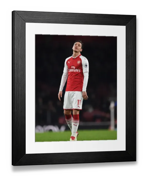 Framed Print : Mesut Ozil in Action: Arsenal vs Everton, Premier League 2017-18