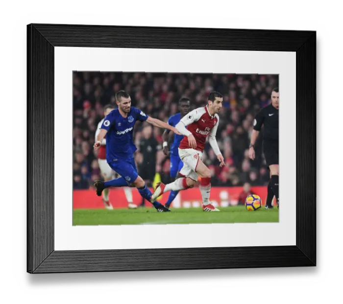 Framed Print : Mkhitaryan Outmaneuvers Schneiderlin: Arsenal vs Everton, Premier League 2017-18 Framed Print : Mkhitaryan Outmaneuvers Schneiderlin: Arsenal vs Everton, Premier League 2017-18