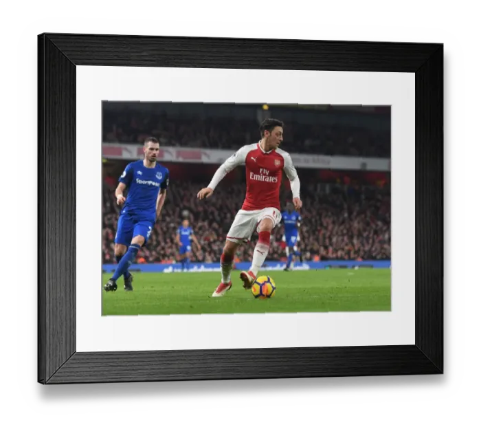 Framed Print : Mesut Ozil in Action: Arsenal vs Everton, Premier League 2017-18