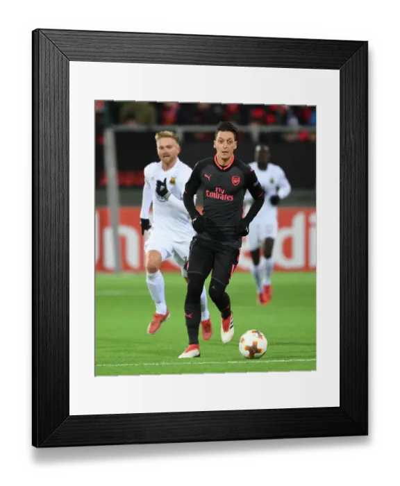 Framed Print : Mesut Ozil in Action: Arsenal vs Ostersunds FK, UEFA Europa League 2018 Framed Print : Mesut Ozil in Action: Arsenal vs Ostersunds FK, UEFA Europa League 2018