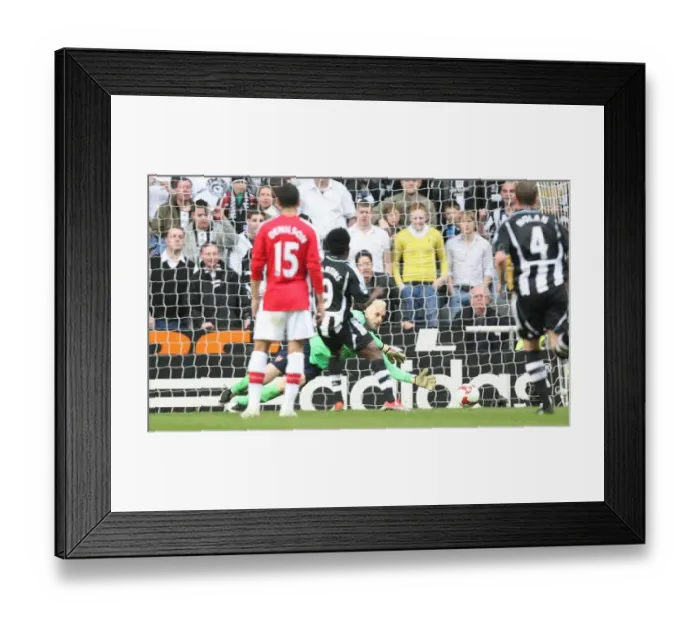 Framed Print : Almunia's Spectacular Save: Arsenal's 3-1 Victory Over Newcastle (2009) Framed Print : Almunia's Spectacular Save: Arsenal's 3-1 Victory Over Newcastle (2009)