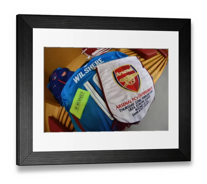 Framed Print : Jack Wilshere's Arsenal Shirt and Match Pennant on Display - Arsenal vs Östersunds FK (2017-18) Framed Print : Jack Wilshere's Arsenal Shirt and Match Pennant on Display - Arsenal vs Östersunds FK (2017-18)