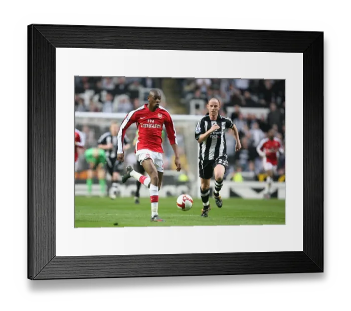 Framed Print : Abou Diaby (Arsenal) Nicky Butt (Newcastle) Framed Print : Abou Diaby (Arsenal) Nicky Butt (Newcastle)