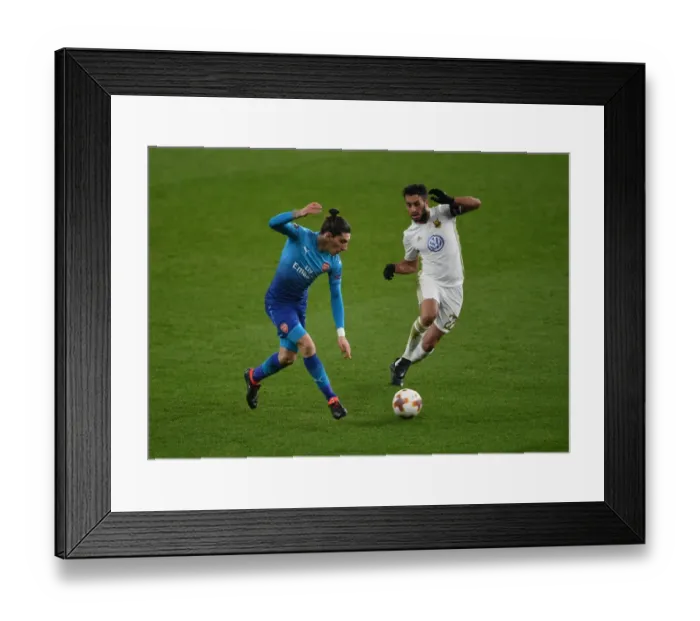Framed Print : Arsenal's Bellerin Fends Off Östersunds Nouri: Europa League Clash