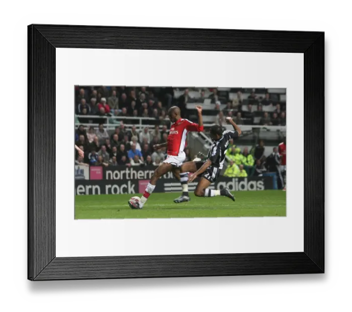 Framed Print : Abou Diaby Scores Stunner Past Newcastle's Harper: Arsenal's 2nd Goal in 3-1 Victory