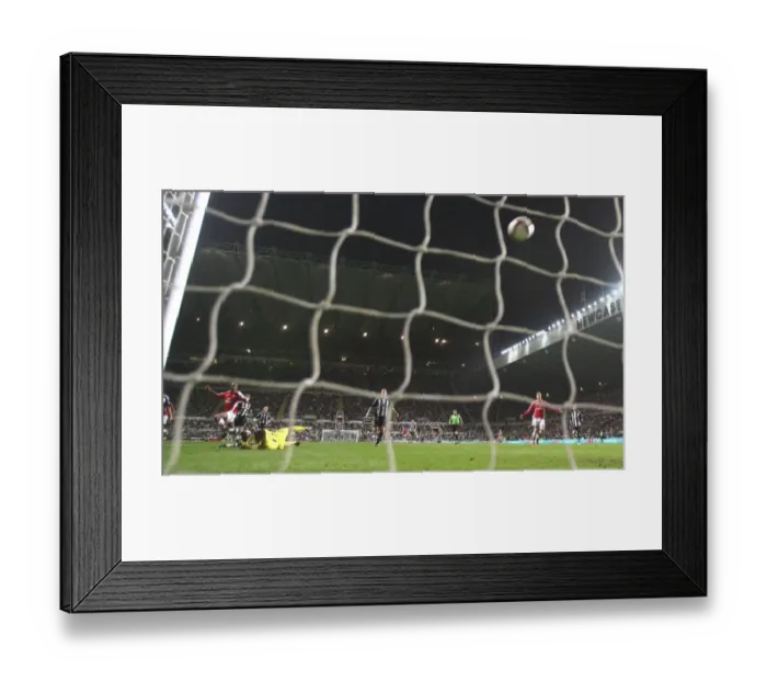 Framed Print : Abou Diaby's Stunner: Arsenal's 2nd Goal vs. Newcastle (3:1)