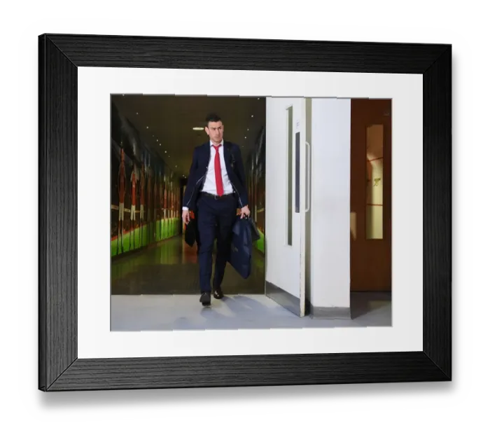Framed Print : Arsenal's Laurent Koscielny Heads to the Changing Room Before Arsenal v Manchester City, Premier League 2017-18 Framed Print : Arsenal's Laurent Koscielny Heads to the Changing Room Before Arsenal v Manchester City, Premier League 2017-18