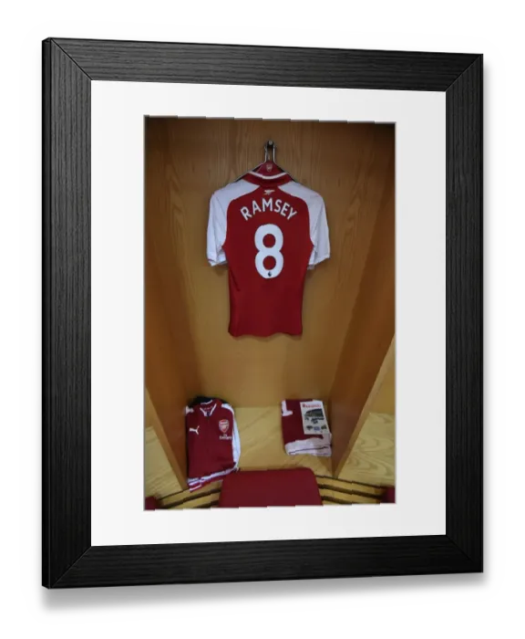 Framed Print : Aaron Ramsey in Arsenal Kit - Arsenal vs Manchester City, Premier League 2017-18 Framed Print : Aaron Ramsey in Arsenal Kit - Arsenal vs Manchester City, Premier League 2017-18